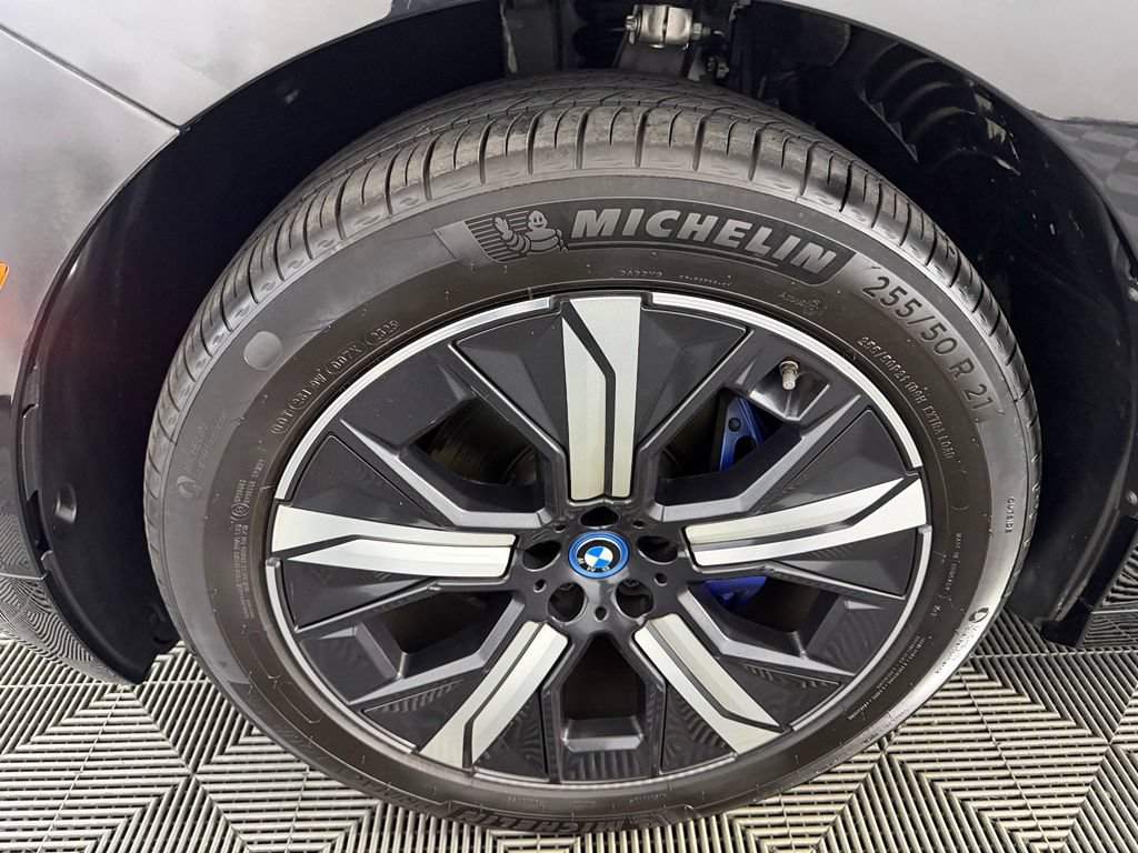 Used 2023 BMW iX xDrive50 w/ Sport Package AWD/4WD image 11