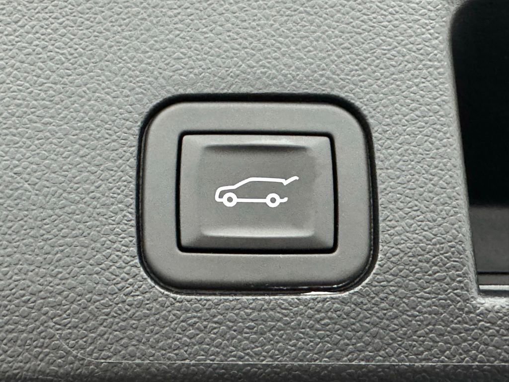 Used 2025 Chevrolet Equinox ACTIV w/ Safety and Technology Package image 12