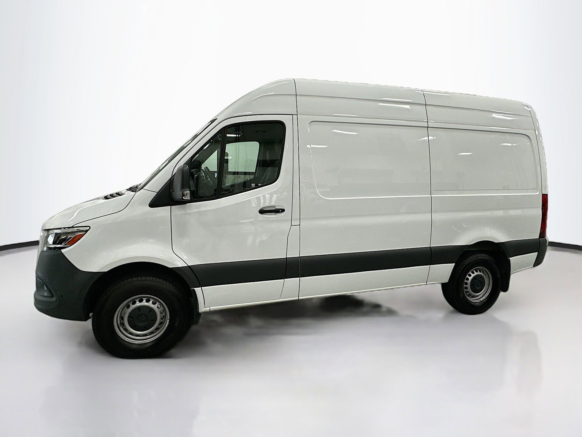 Used 2023 Mercedes-Benz Sprinter 144 Cargo image 5