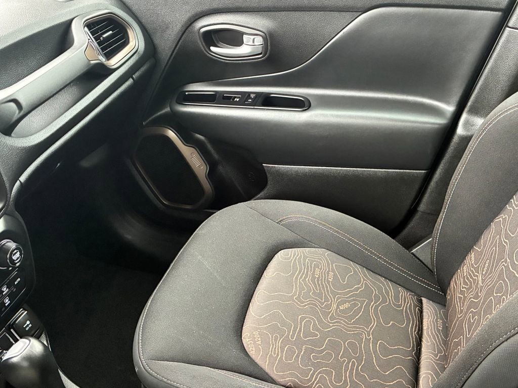 Used 2023 Jeep Renegade Latitude image 20