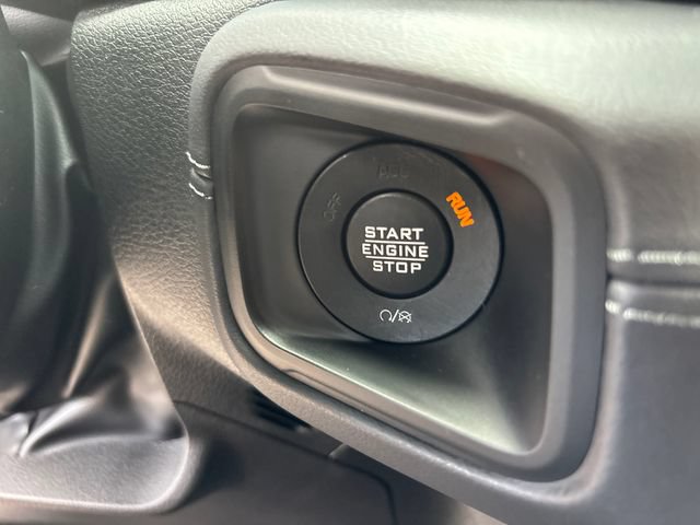 Used 2025 Jeep Wrangler Unlimited Sahara w/ Safety Group AWD/4WD image 17