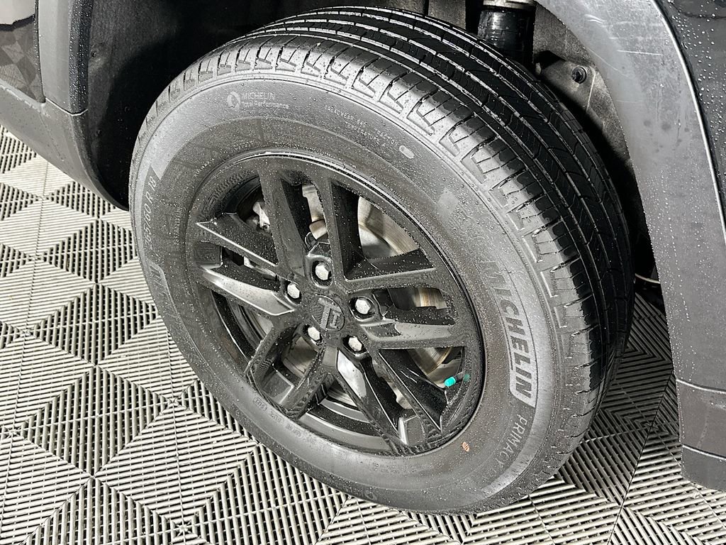 Certified 2023 Jeep Grand Cherokee L Laredo image 41