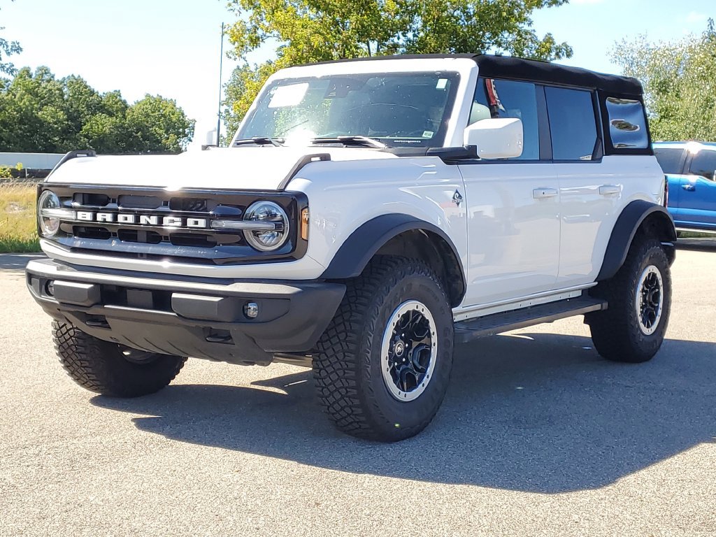 Certified 2023 Ford Bronco Outer Banks w/ Sasquatch Package AWD/4WD image 2