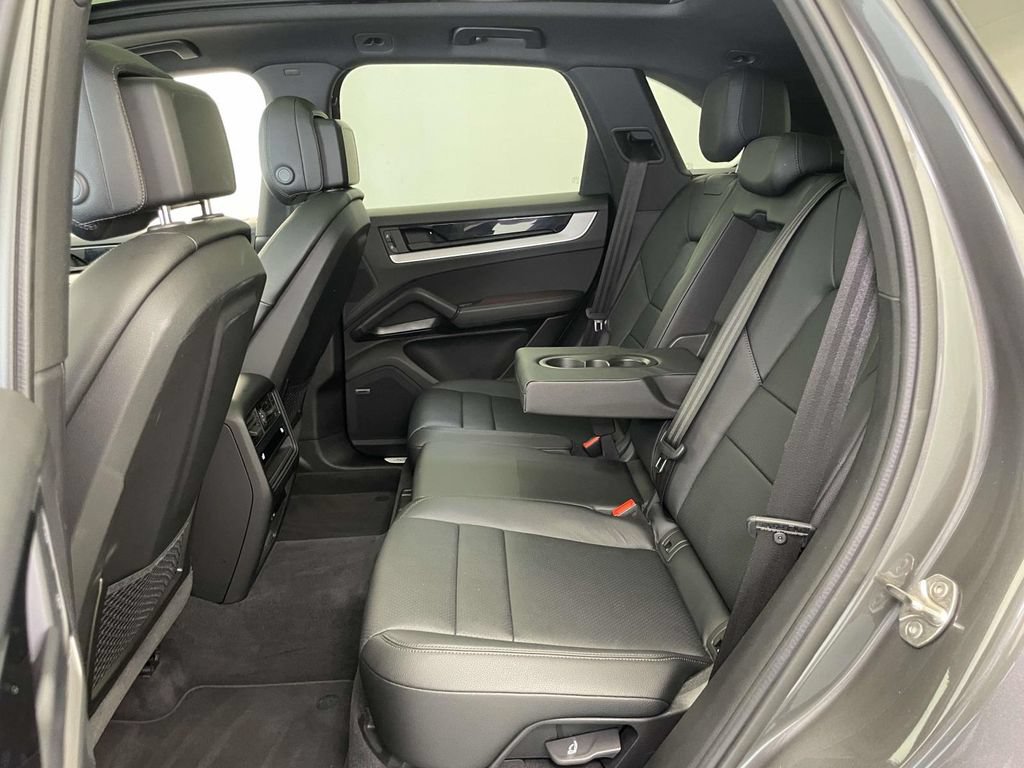 Certified 2025 Porsche Cayenne AWD/4WD image 19