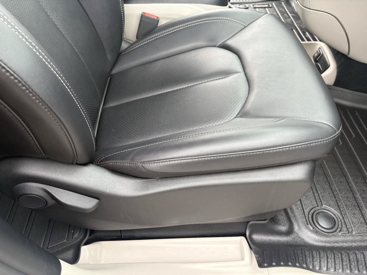 Used 2024 Chrysler Pacifica Limited FWD image 44