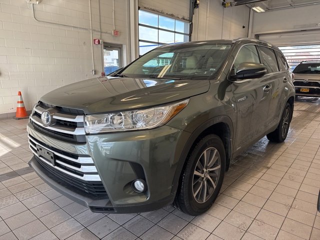 Used 2019 Toyota Highlander XLE image 2