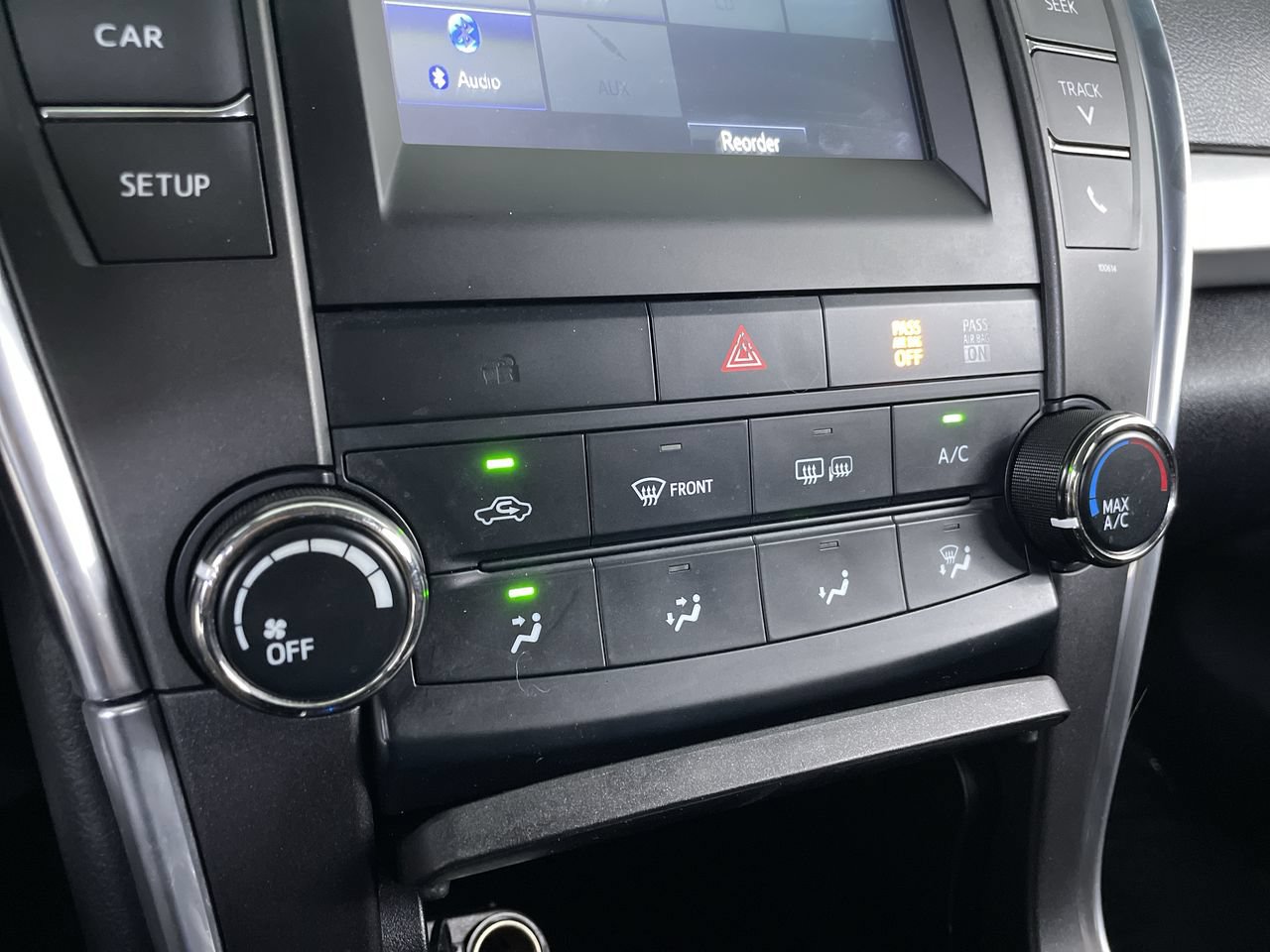 Used 2017 Toyota Camry SE FWD image 18