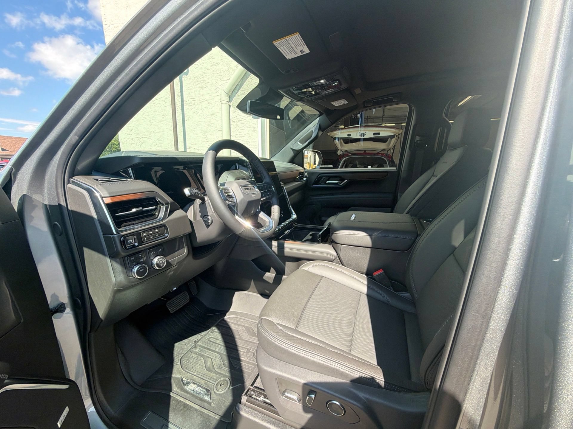 Used 2026 GMC Yukon XL Denali w/ Sun & Power Step Package AWD/4WD image 2