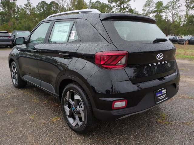 New 2026 Hyundai Venue SEL FWD image 7