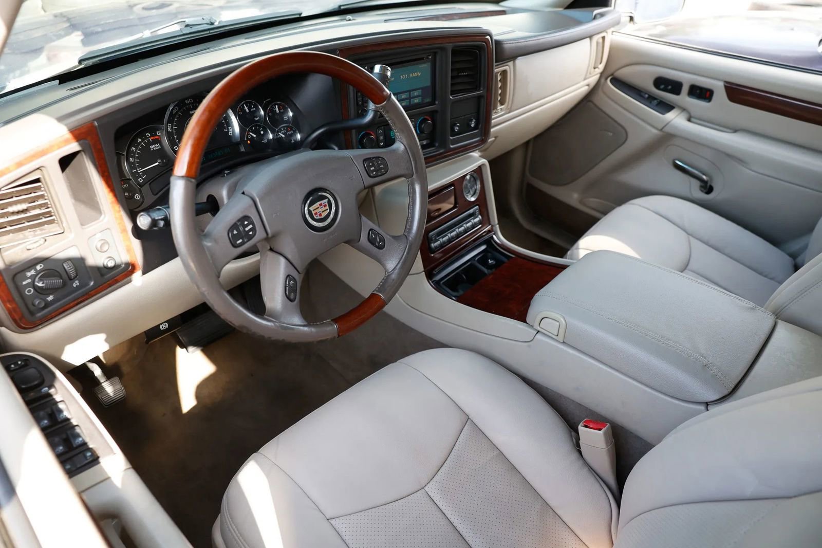 Used 2005 Cadillac Escalade EXT image 13