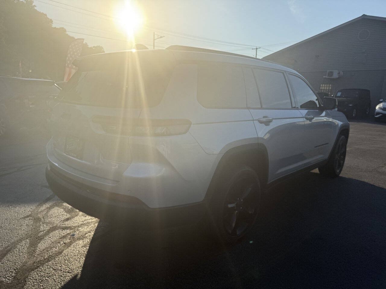 Used 2023 Jeep Grand Cherokee L Laredo AWD/4WD image 8