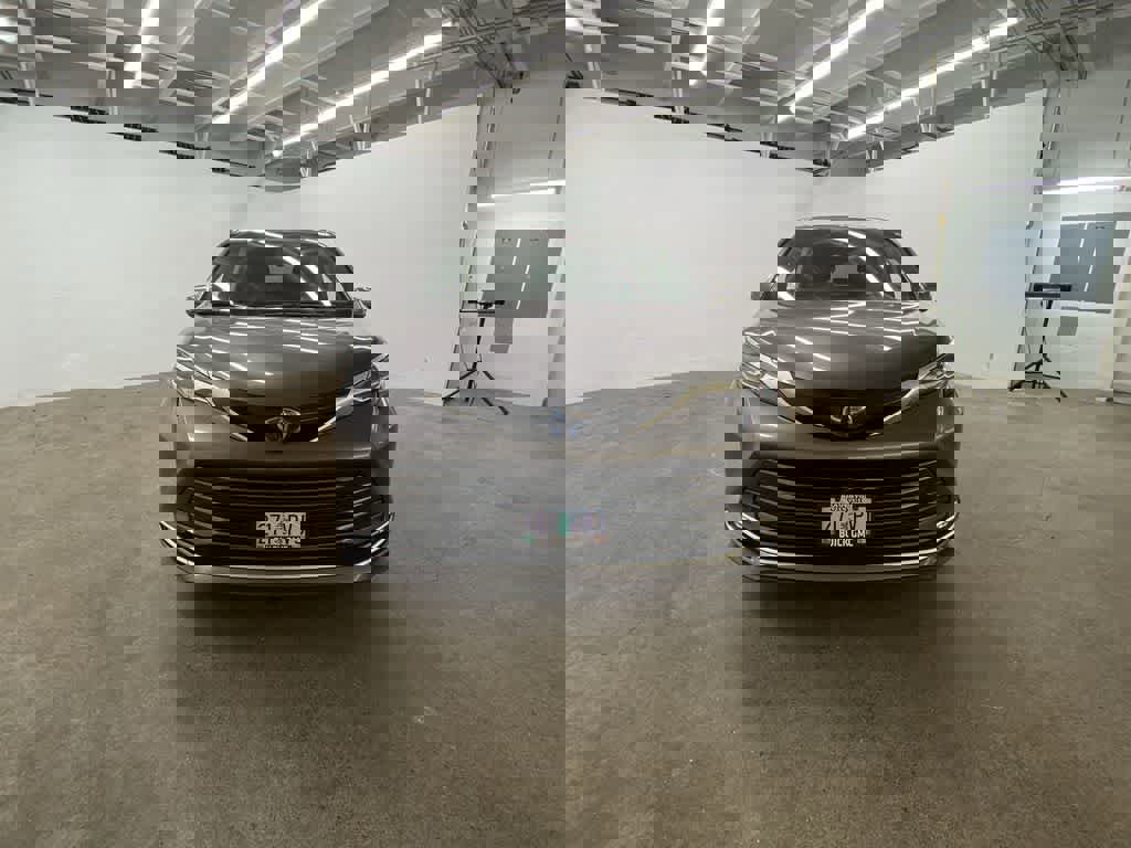 Used 2024 Toyota Sienna Platinum image 9