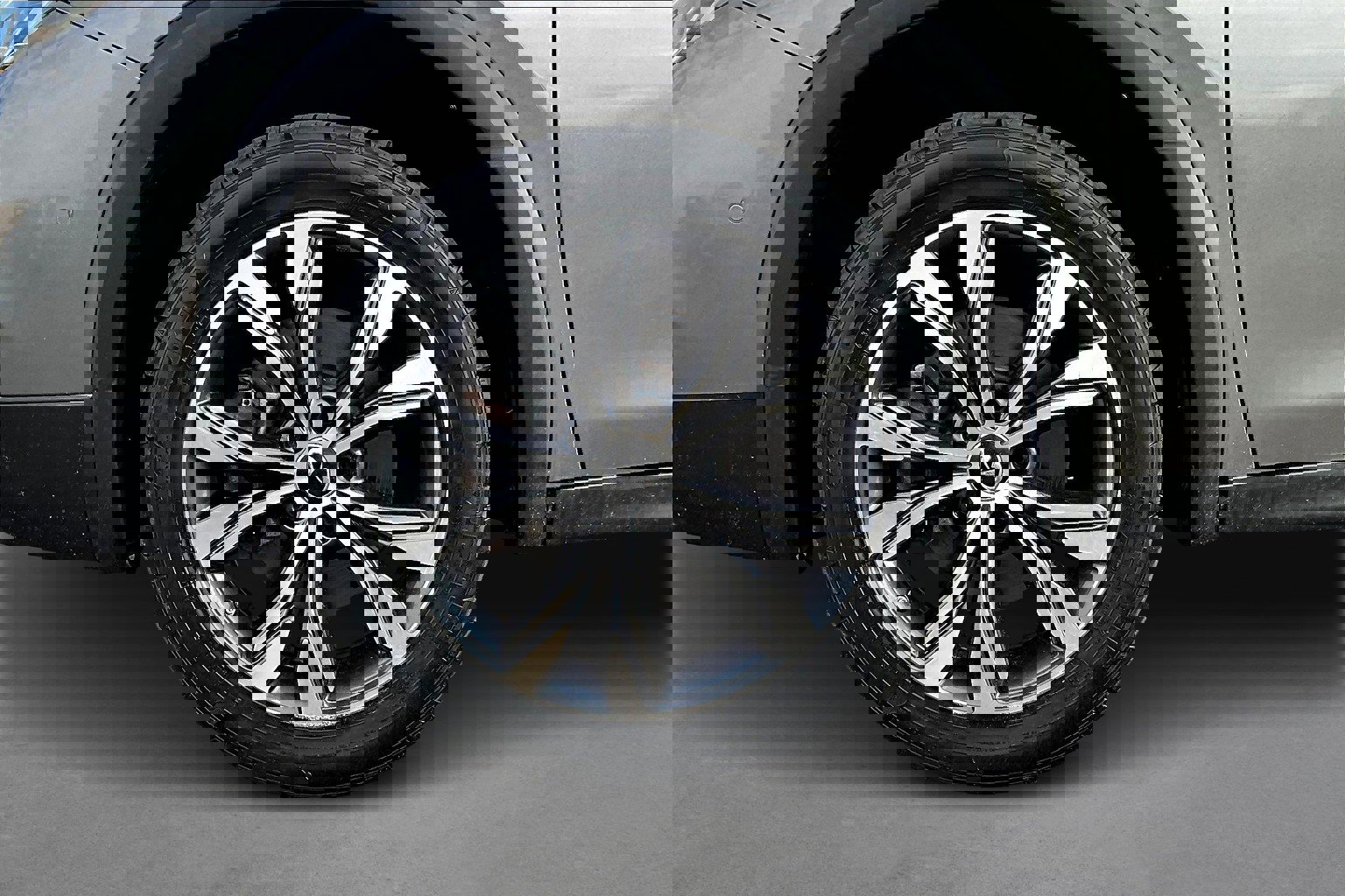 Used 2017 INFINITI QX30 Premium w/ Navigation Package image 8