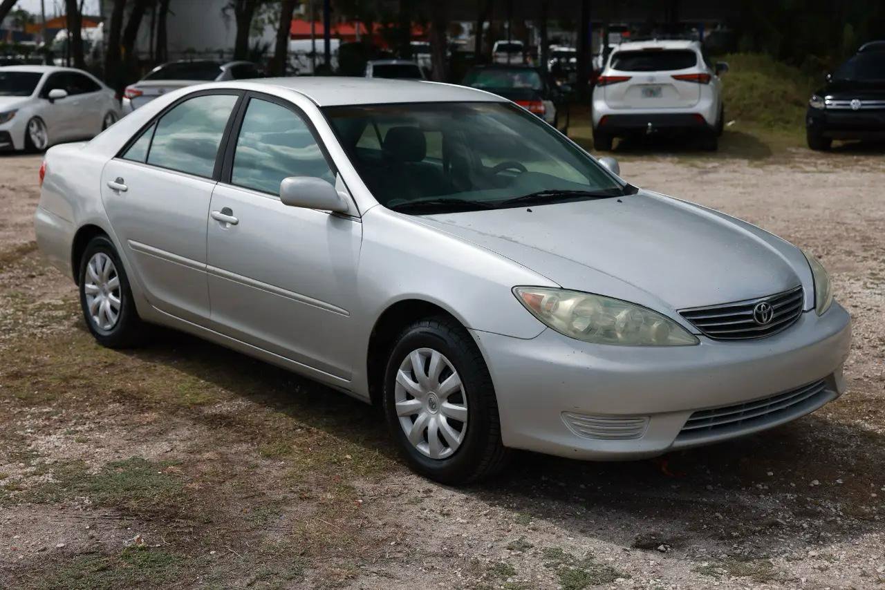 Used 2005 Toyota Camry SE FWD image 15