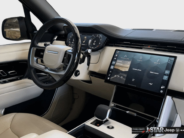 Used 2025 Land Rover Range Rover SE AWD/4WD image 18