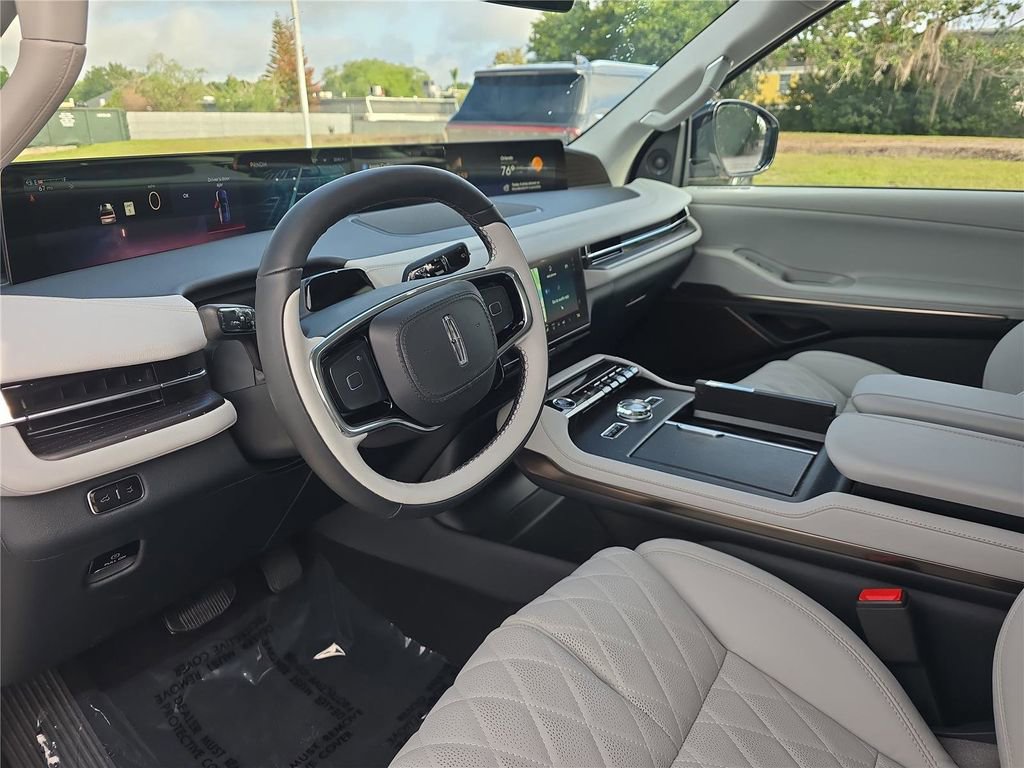 New 2026 Lincoln Navigator L Black Label w/ Black Label Special Edition AWD/4WD image 16