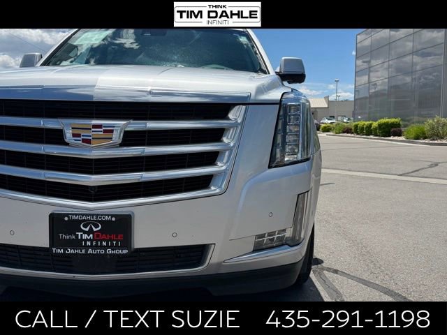 Used 2019 Cadillac Escalade Premium Luxury AWD/4WD image 5