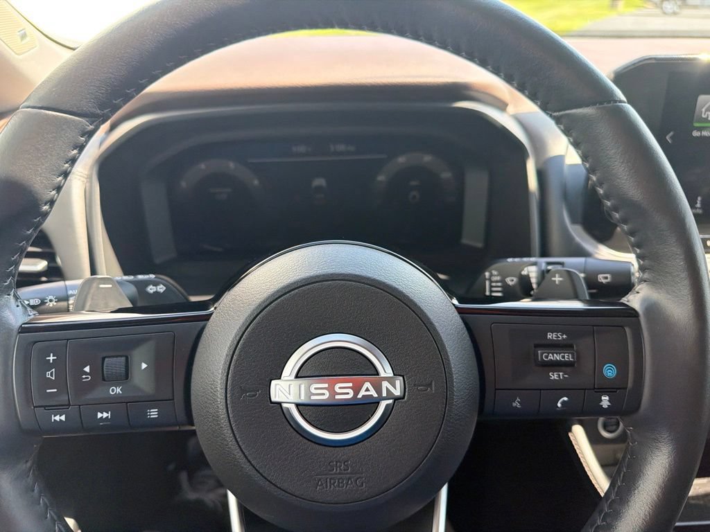 Used 2023 Nissan Rogue Platinum AWD/4WD image 14