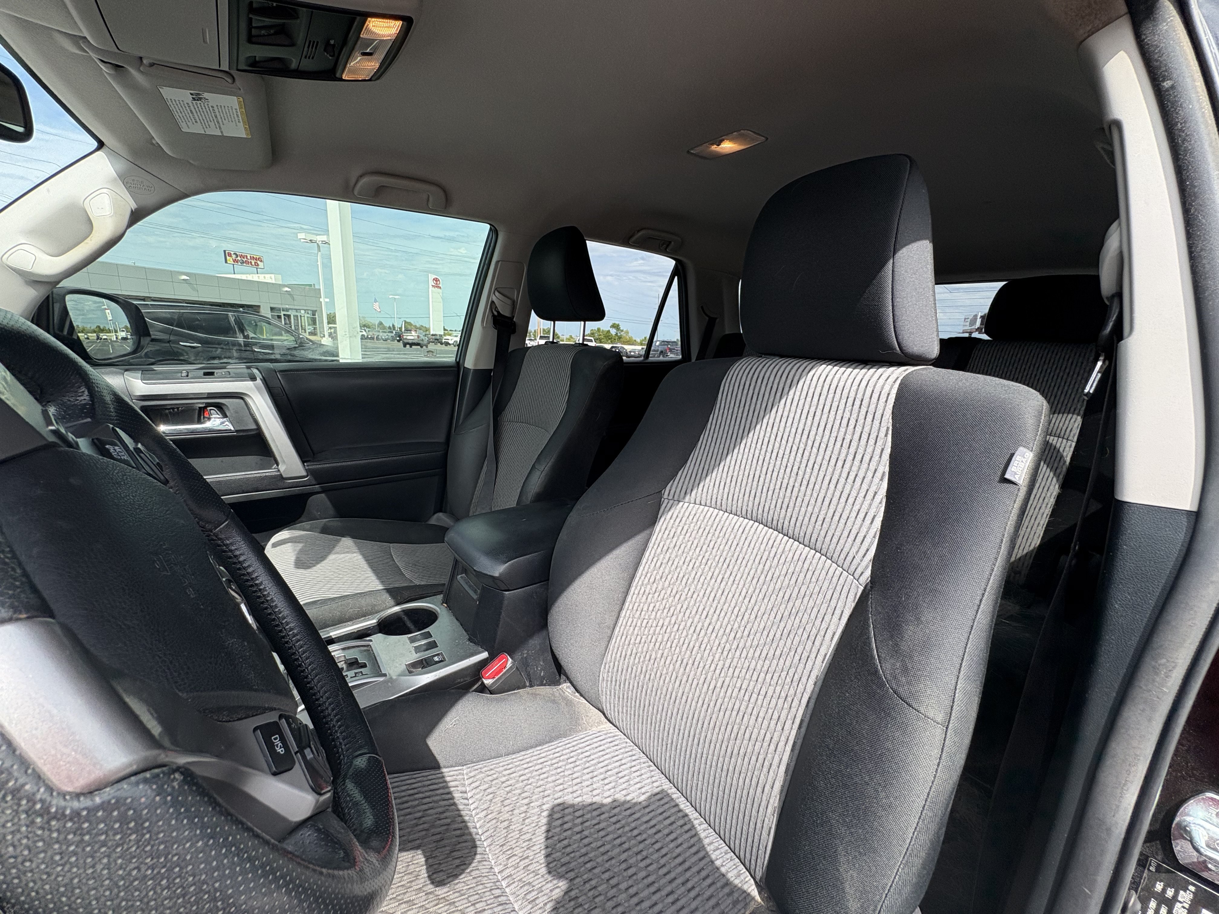 Used 2017 Toyota 4Runner SR5 AWD/4WD image 7