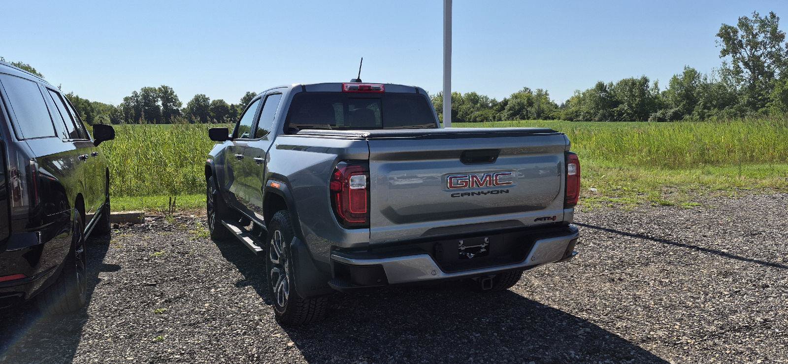 Used 2024 GMC Canyon AT4 w/ AT4 Premium Package AWD/4WD image 4