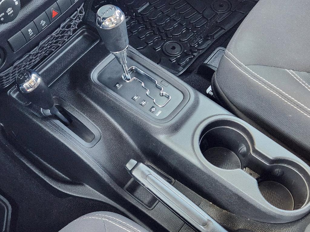 Used 2015 Jeep Wrangler Rubicon w/ Power Convenience Group image 19