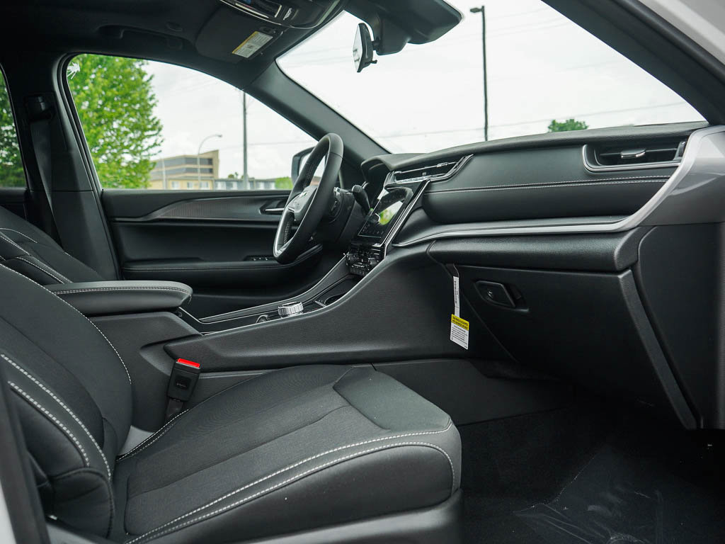 New 2025 Jeep Grand Cherokee Laredo X w/ Luxury Tech Group I image 10