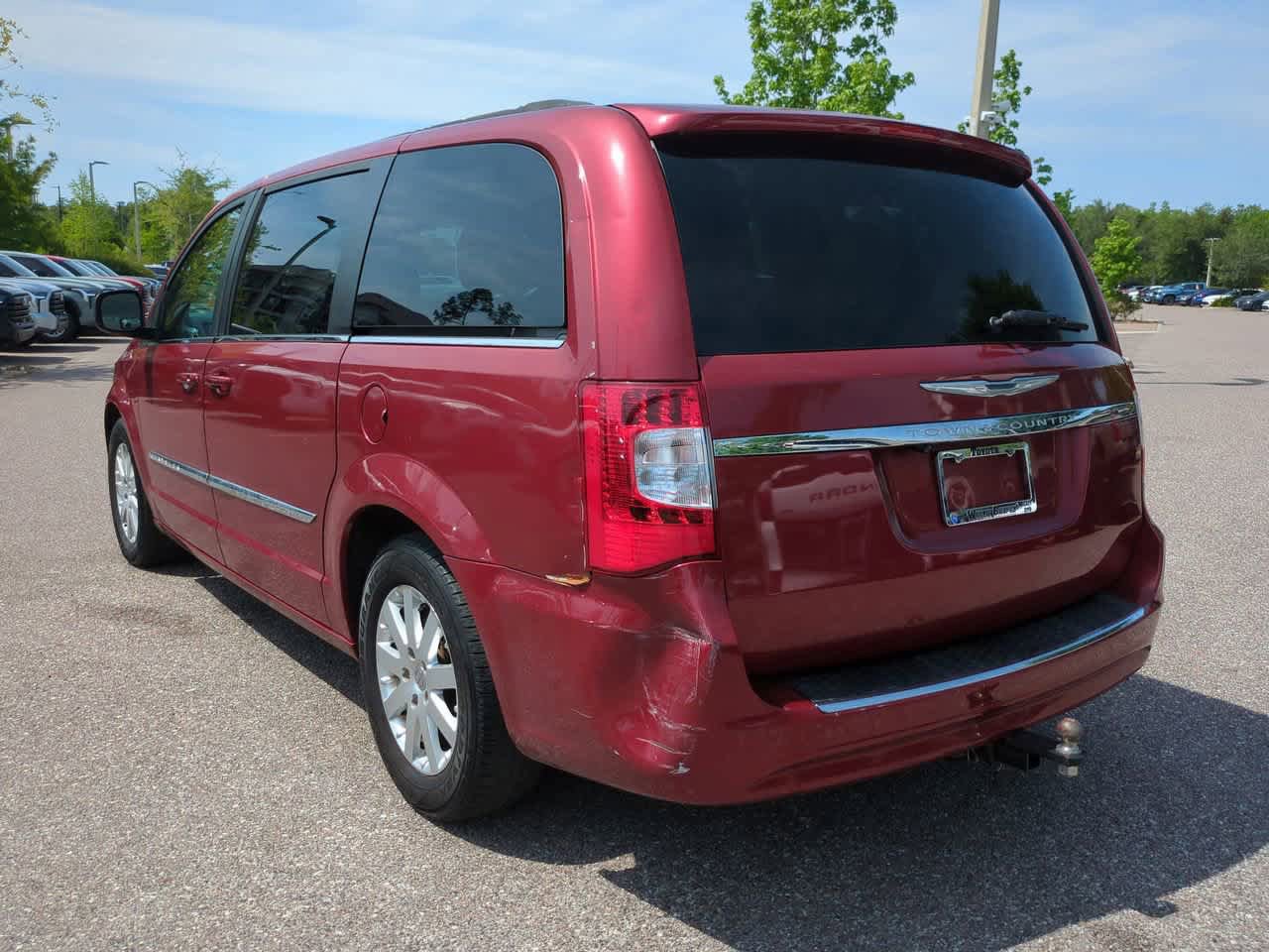 Used 2014 Chrysler Town & Country Touring FWD image 4