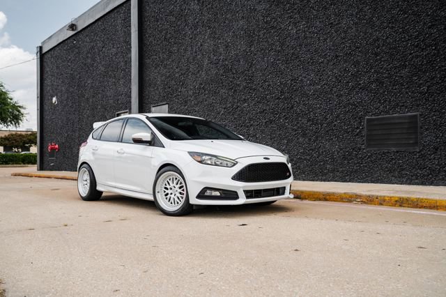 Used 2016 Ford Focus ST image 22