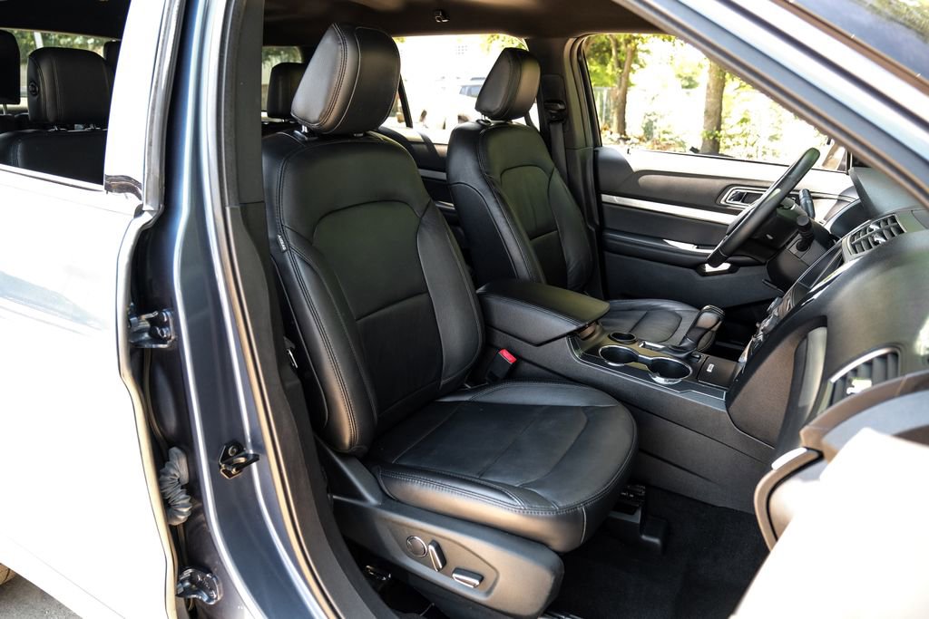 Used 2018 Ford Explorer XLT w/ Equipment Group 202A FWD image 44