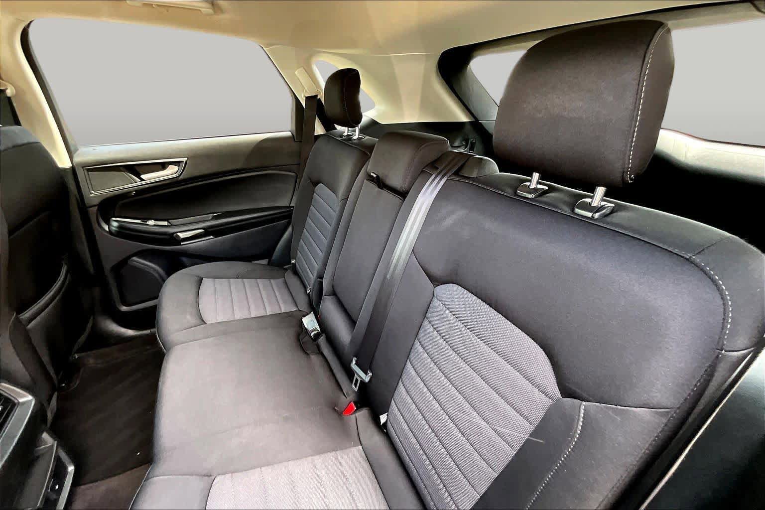 Used 2020 Ford Edge SE FWD image 21