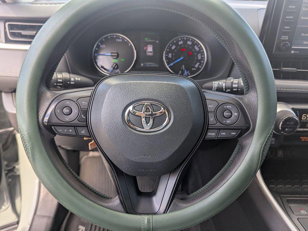 Used 2020 Toyota RAV4 XLE image 28
