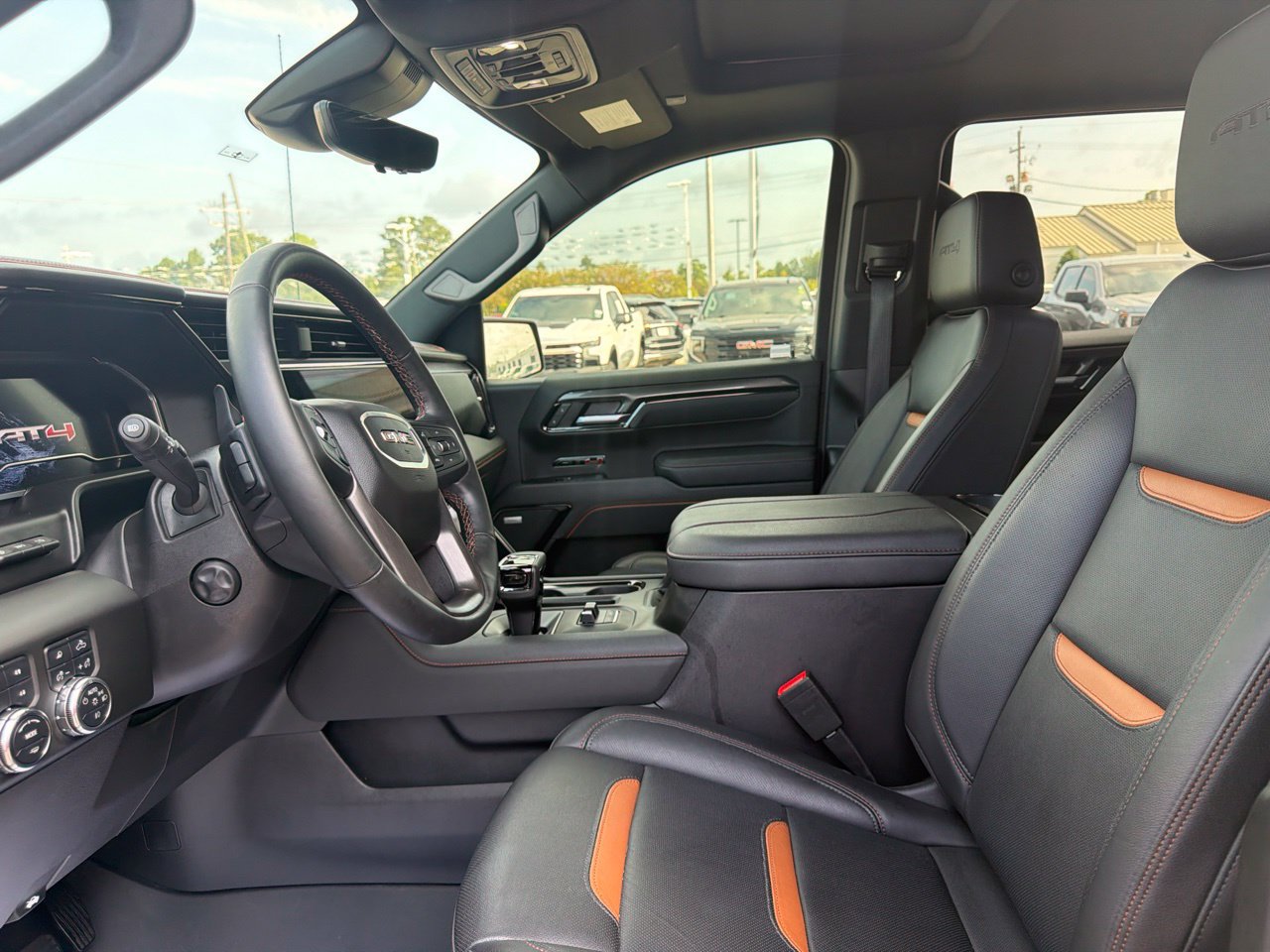 Used 2025 GMC Sierra 1500 AT4 w/ AT4 Premium Package AWD/4WD image 8