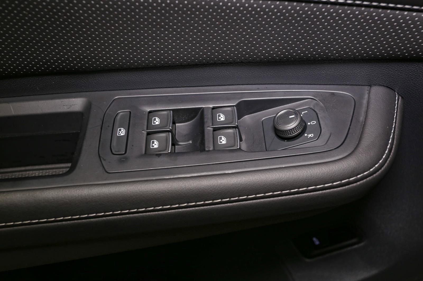 Certified 2025 Volkswagen Atlas SEL image 44