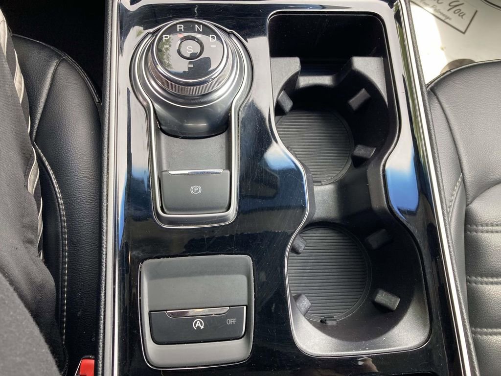 Used 2019 Ford Edge SEL w/ Equipment Group 201A FWD image 18