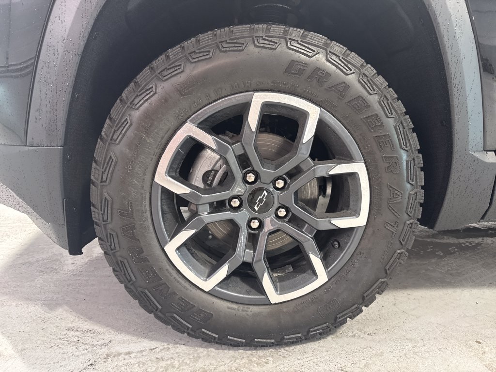 New 2026 Chevrolet Equinox ACTIV w/ Convenience Package III FWD image 43