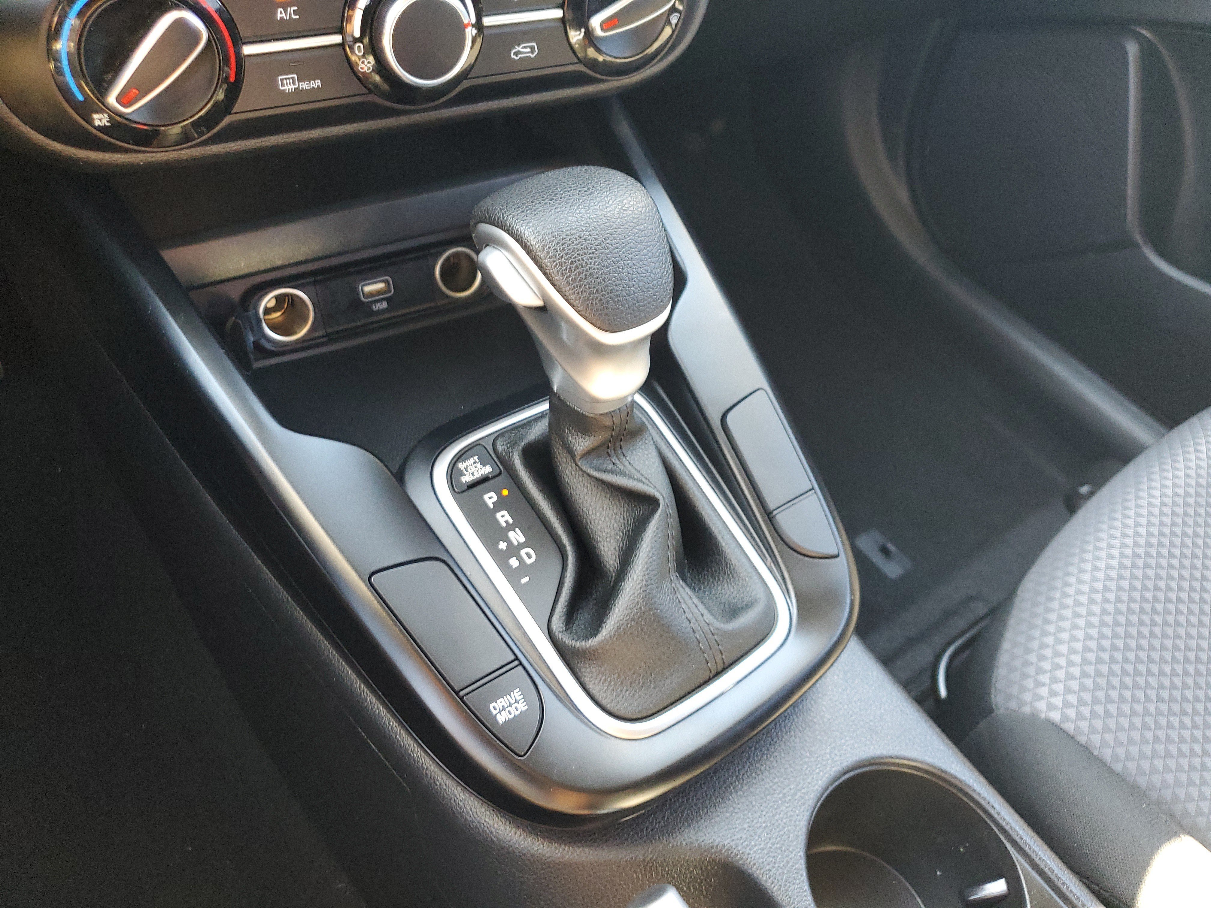 Used 2025 Kia Soul LX w/ LX Technology Package FWD image 22