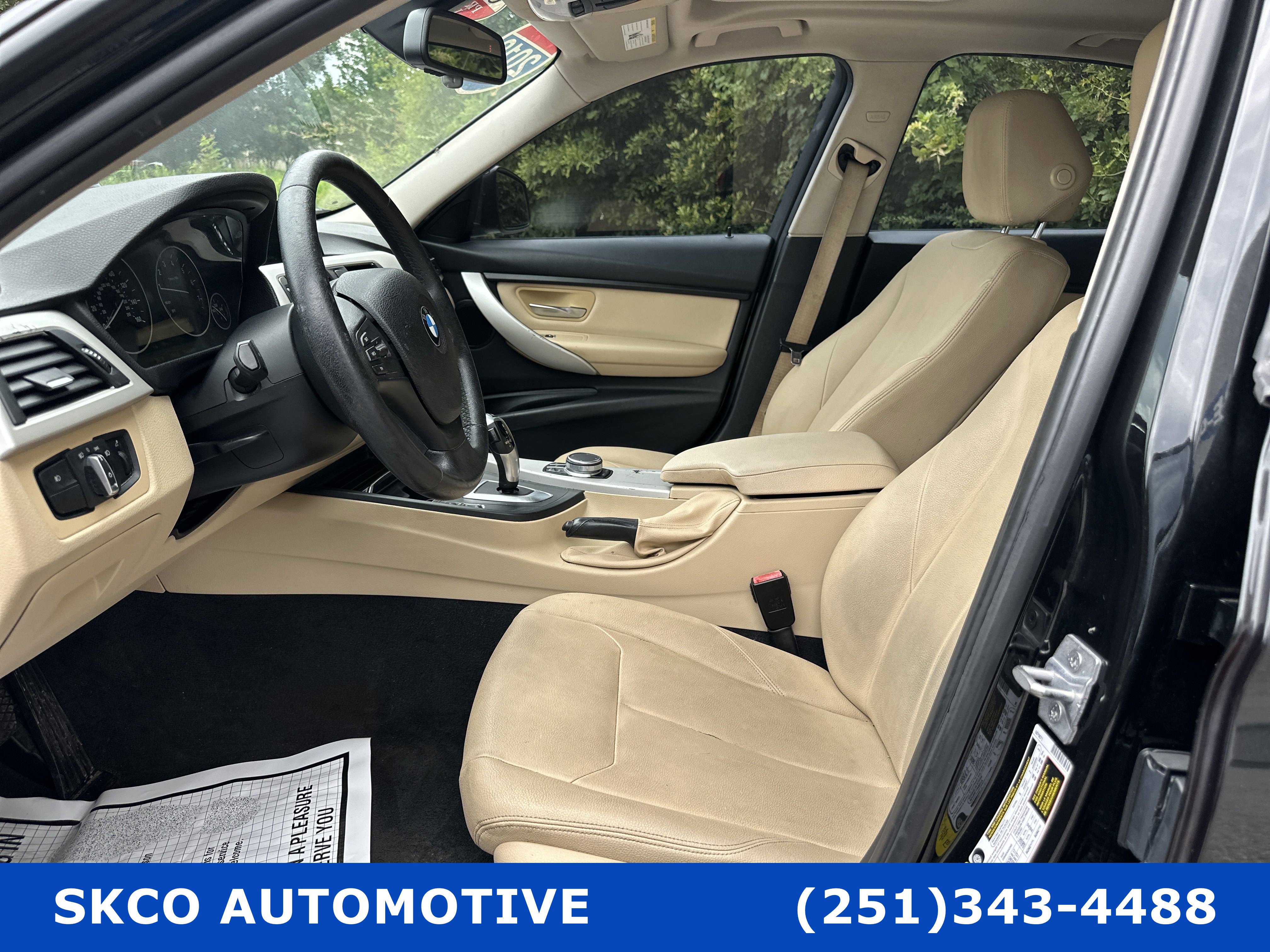 Used 2018 BMW 320i Sedan w/ Premium Package RWD image 11