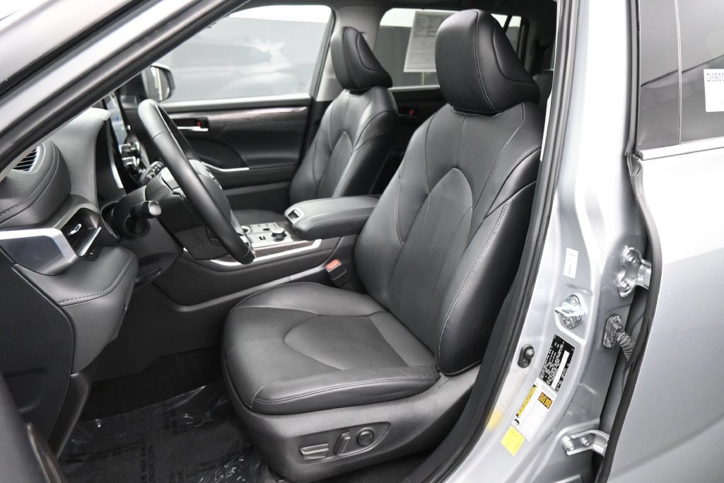 Used 2024 Toyota Highlander Limited AWD/4WD image 18