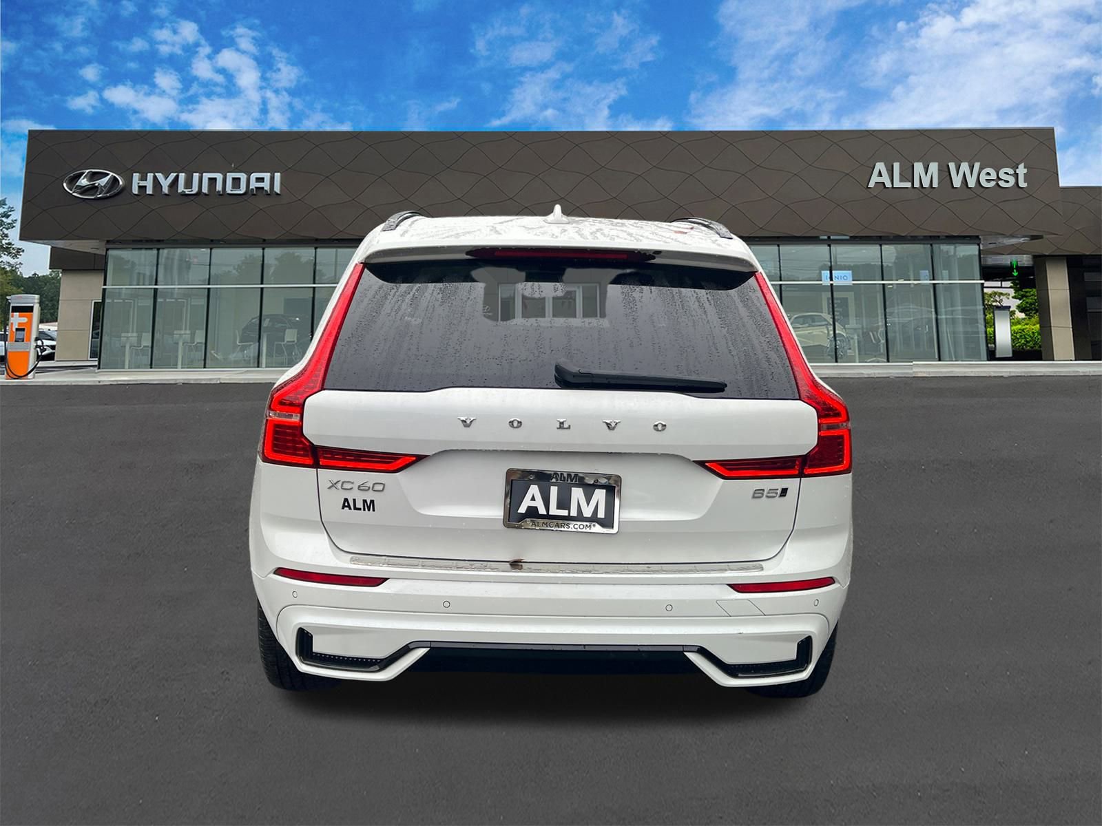 Used 2024 Volvo XC60 B5 Core w/ Protection Package Premier AWD/4WD image 6