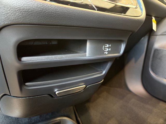 New 2027 Chrysler Pacifica Select FWD image 29