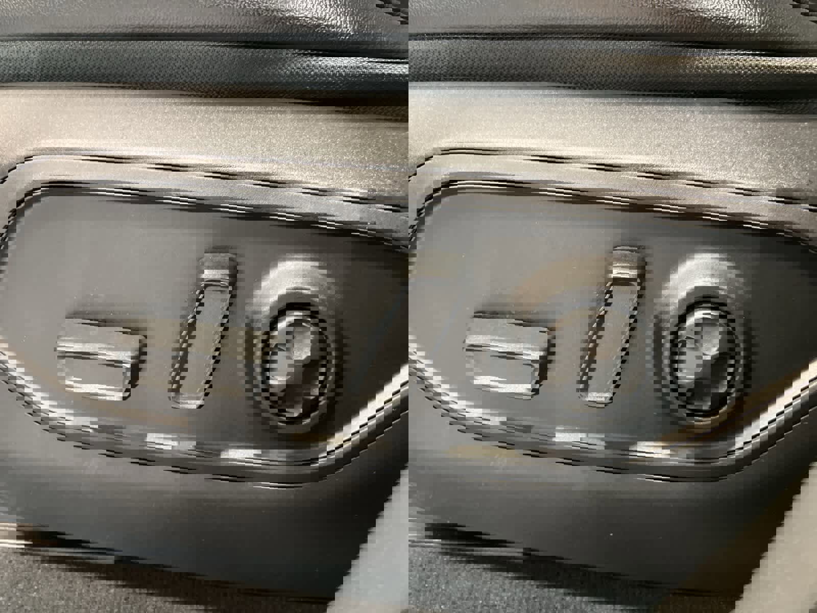 Used 2023 Jeep Grand Cherokee Limited image 11