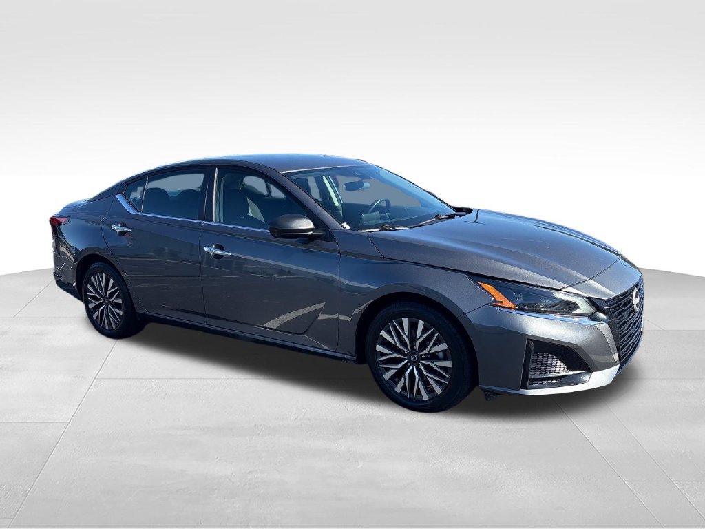 Used 2024 Nissan Altima 2.5 SV FWD image 7