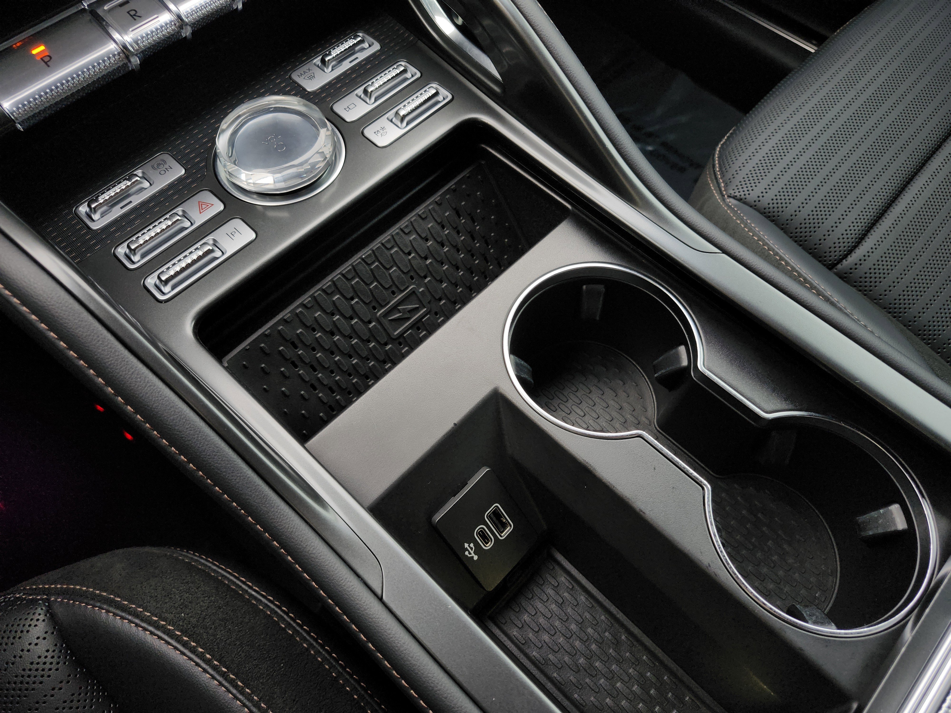 Used 2024 Lincoln Nautilus Reserve w/ Equipment Group 202A image 9