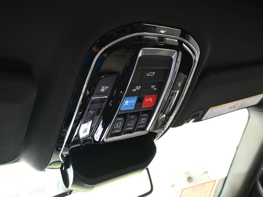 Used 2023 Jeep Grand Cherokee Overland w/ Luxury Tech Group IV image 31