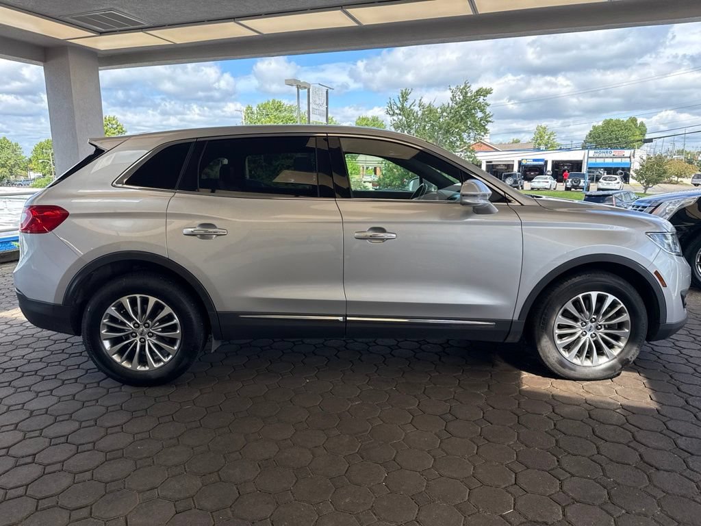 Used 2018 Lincoln MKX Select w/ Select Plus Package AWD/4WD image 4
