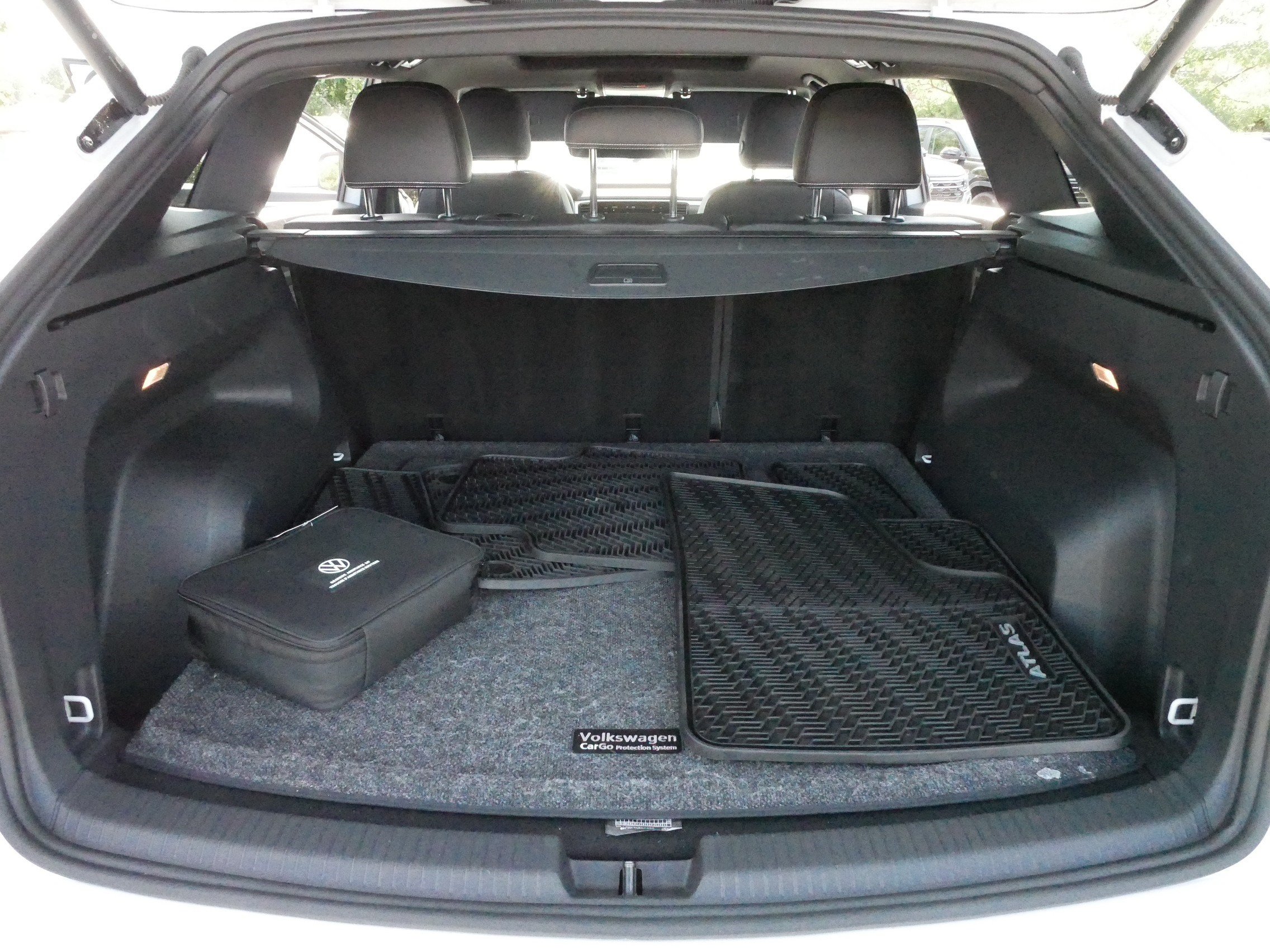 Certified 2023 Volkswagen Atlas Cross Sport SEL R-Line AWD/4WD image 18