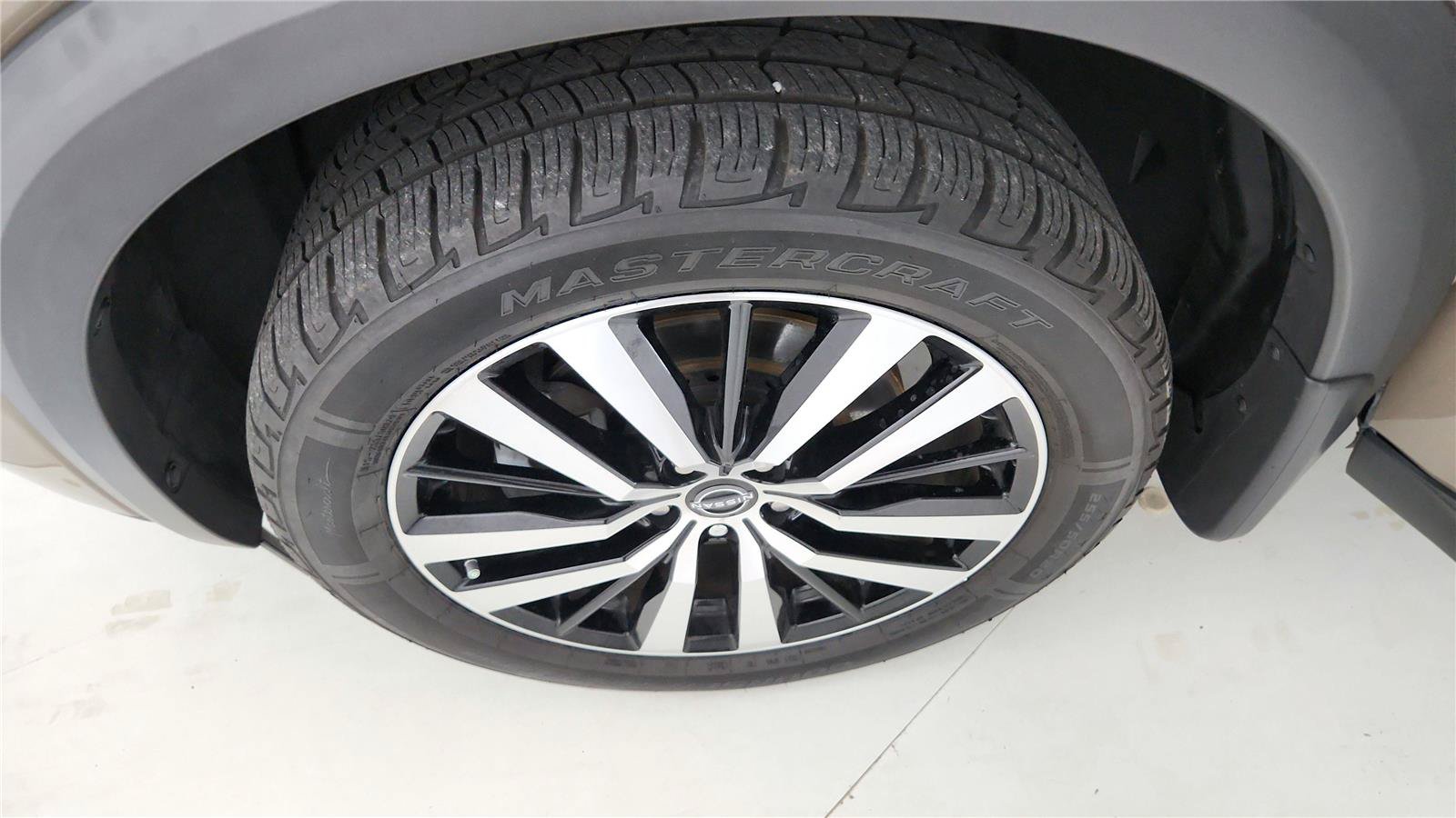 Used 2023 Nissan Pathfinder Platinum w/ Cargo Package FWD image 33
