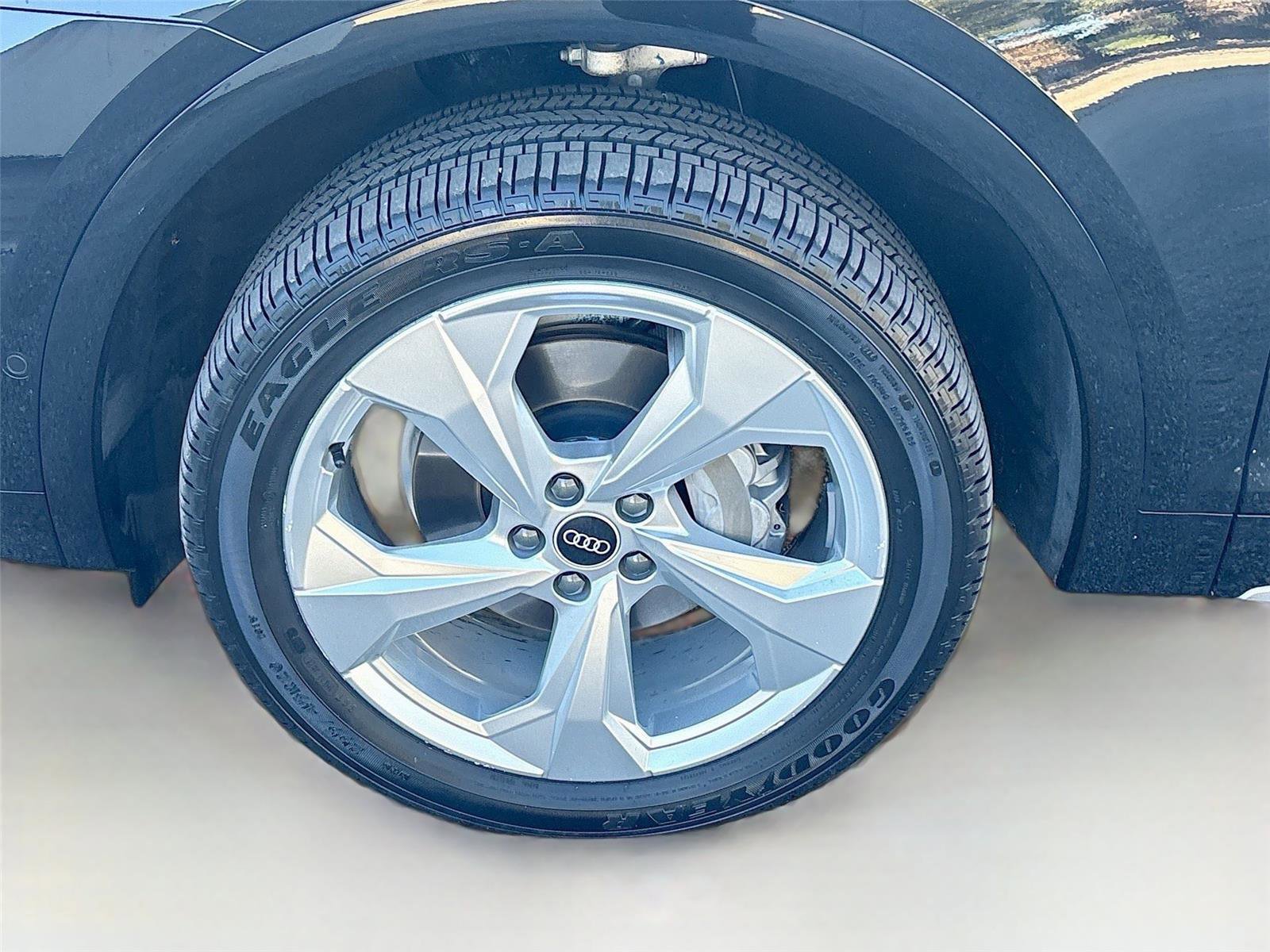 Used 2022 Audi Q5 2.0T Prestige w/ Prestige Package image 38