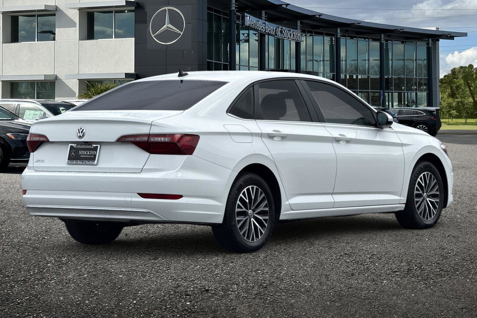 Used 2021 Volkswagen Jetta SE w/ SE Cold Weather Package image 4