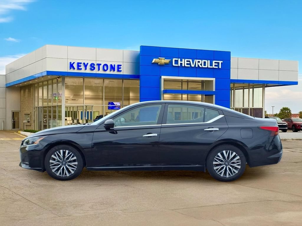 Used 2025 Nissan Altima 2.5 SV FWD image 4